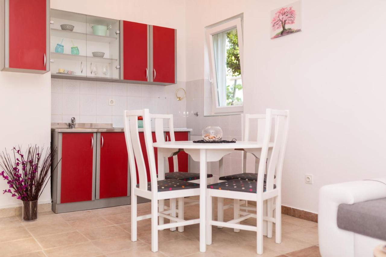 Lara - Apartment Near The Beach Vrbnik Exterior foto